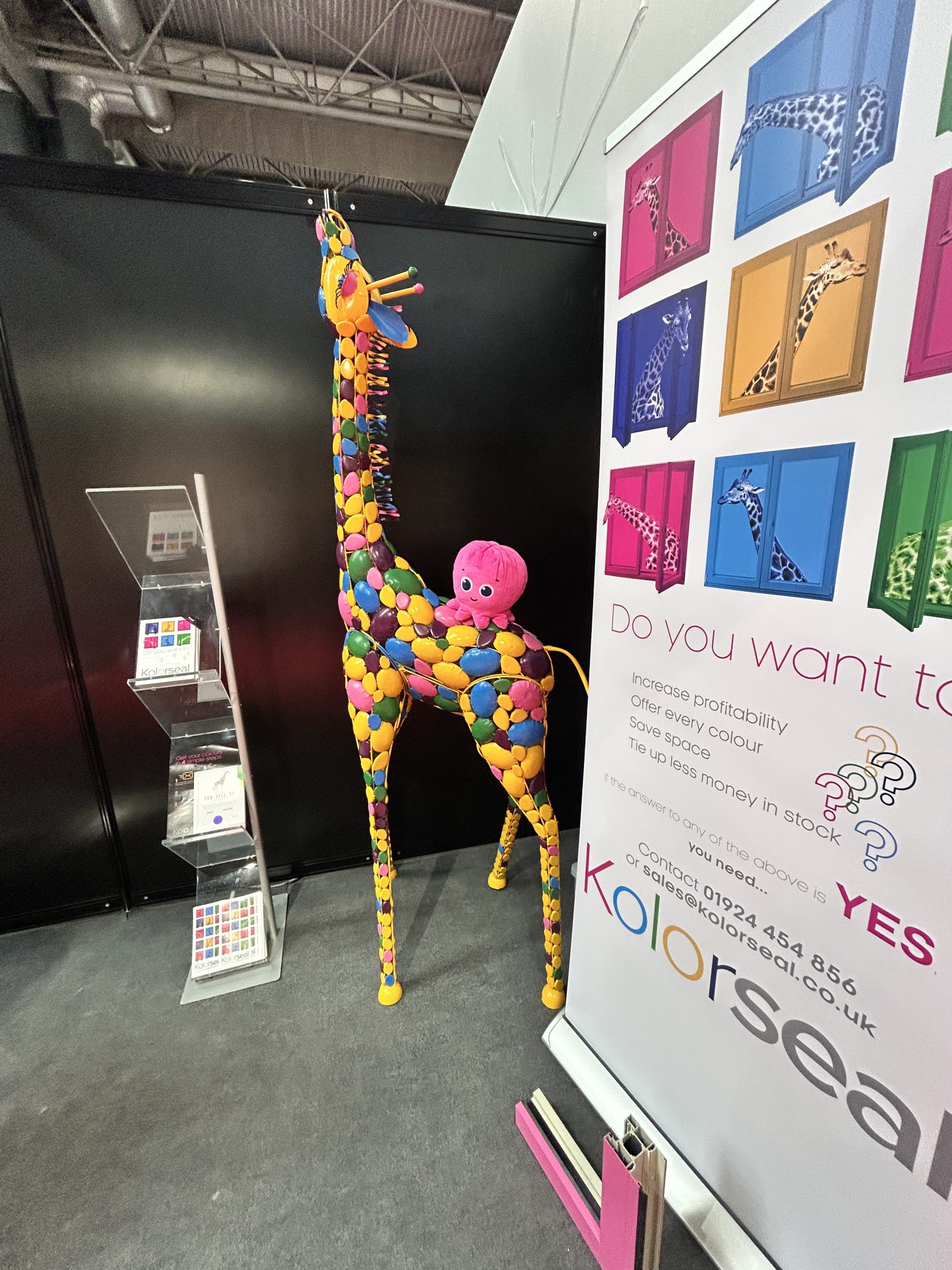 GERI AND THE KOLORSEAL TEAM HAD A POSITIVE TIME AT FIT SHOW 25